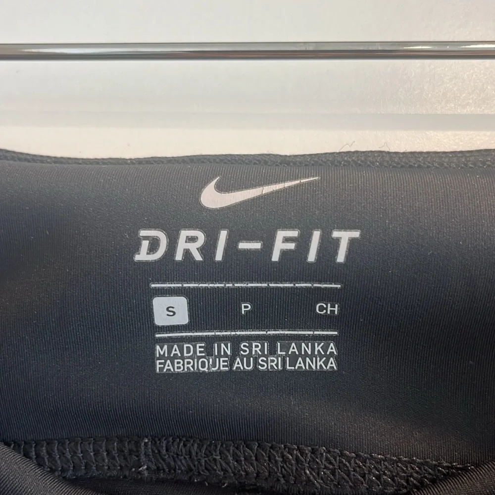 Like New Nike High-Waisted Black Tights - Picture 4 of 5
